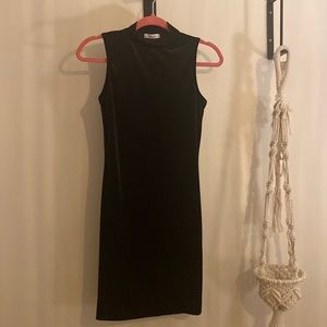 Teen bell size SM dress in black velvet